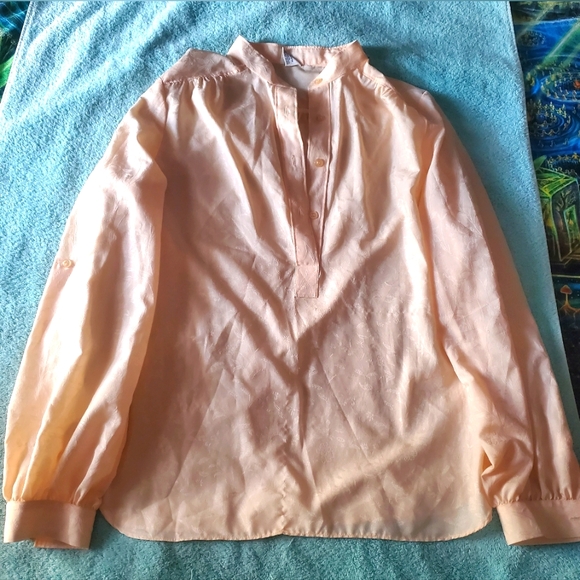 Light peach blouse - Picture 1 of 4